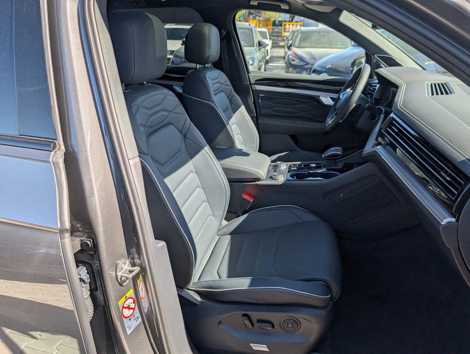Volkswagen Touareg 3.0TDI 4M R-Line VOLL Black 22" UPE 114T