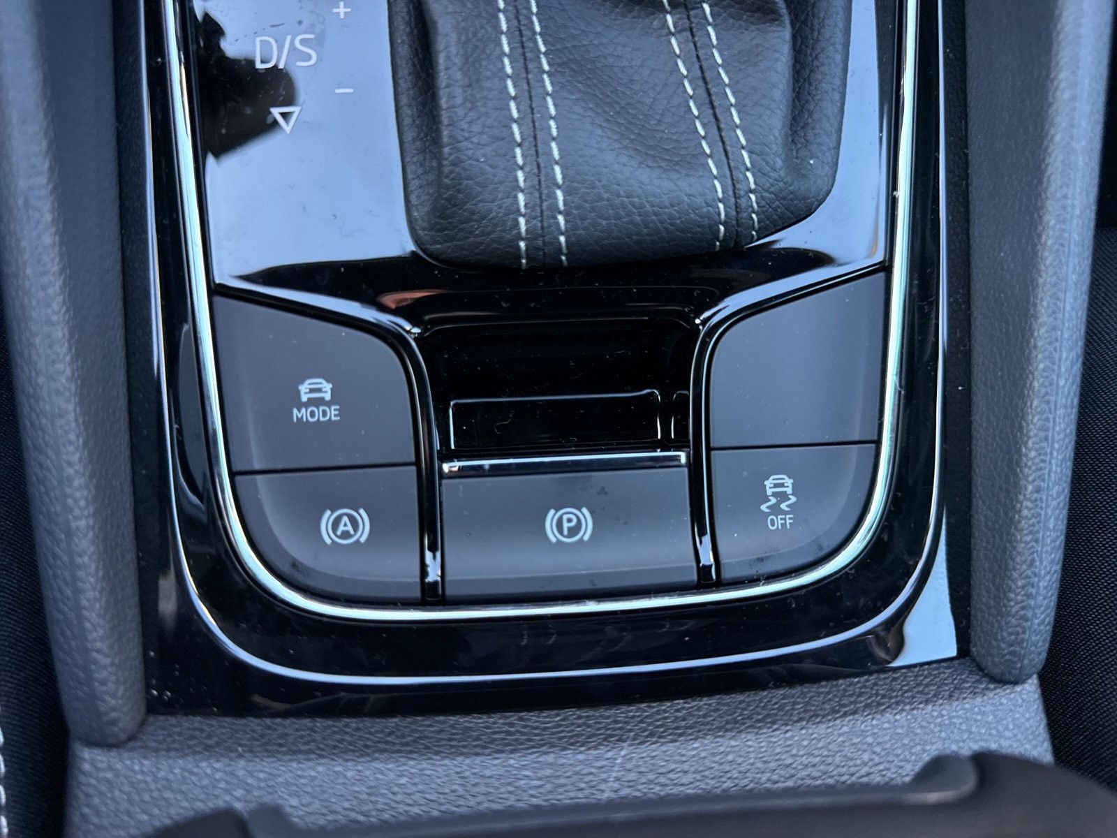 Skoda Karoq Sportline 4x4TDI AHK LED Matrix Gar. 360 G