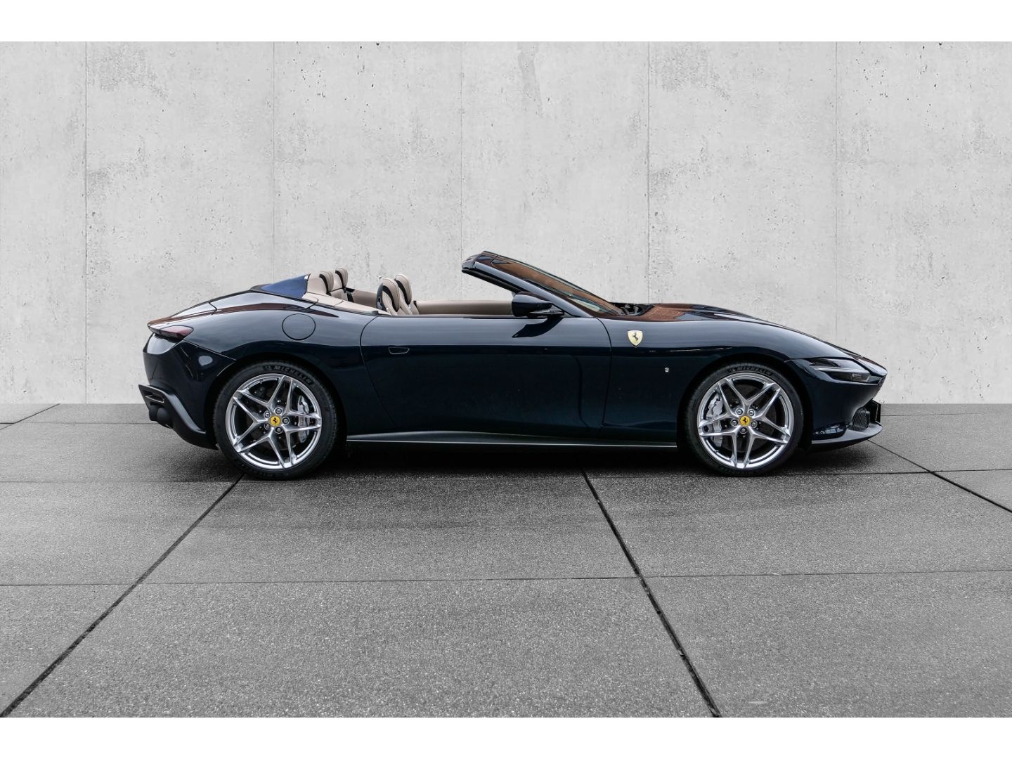Ferrari Roma Spider - Samsaru's Car Outlet