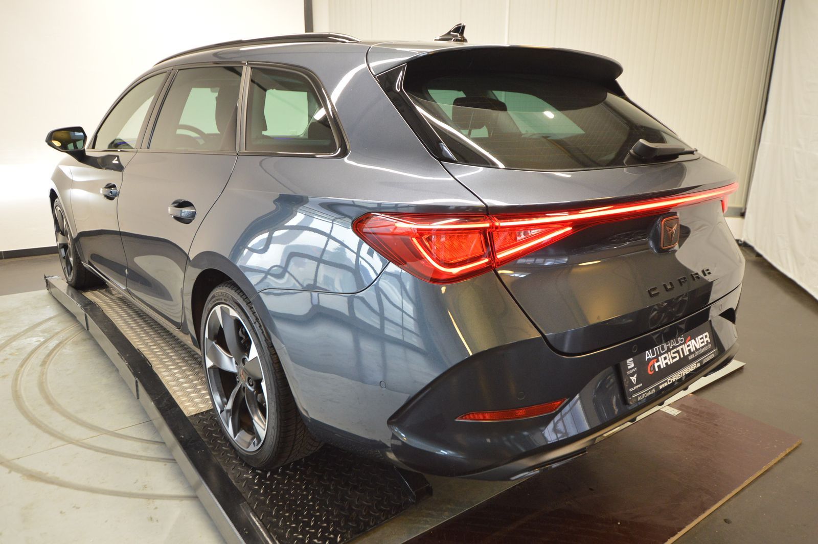 Cupra Leon Sportstourer 1.5 eTSI - Samsaru's Car Outlet