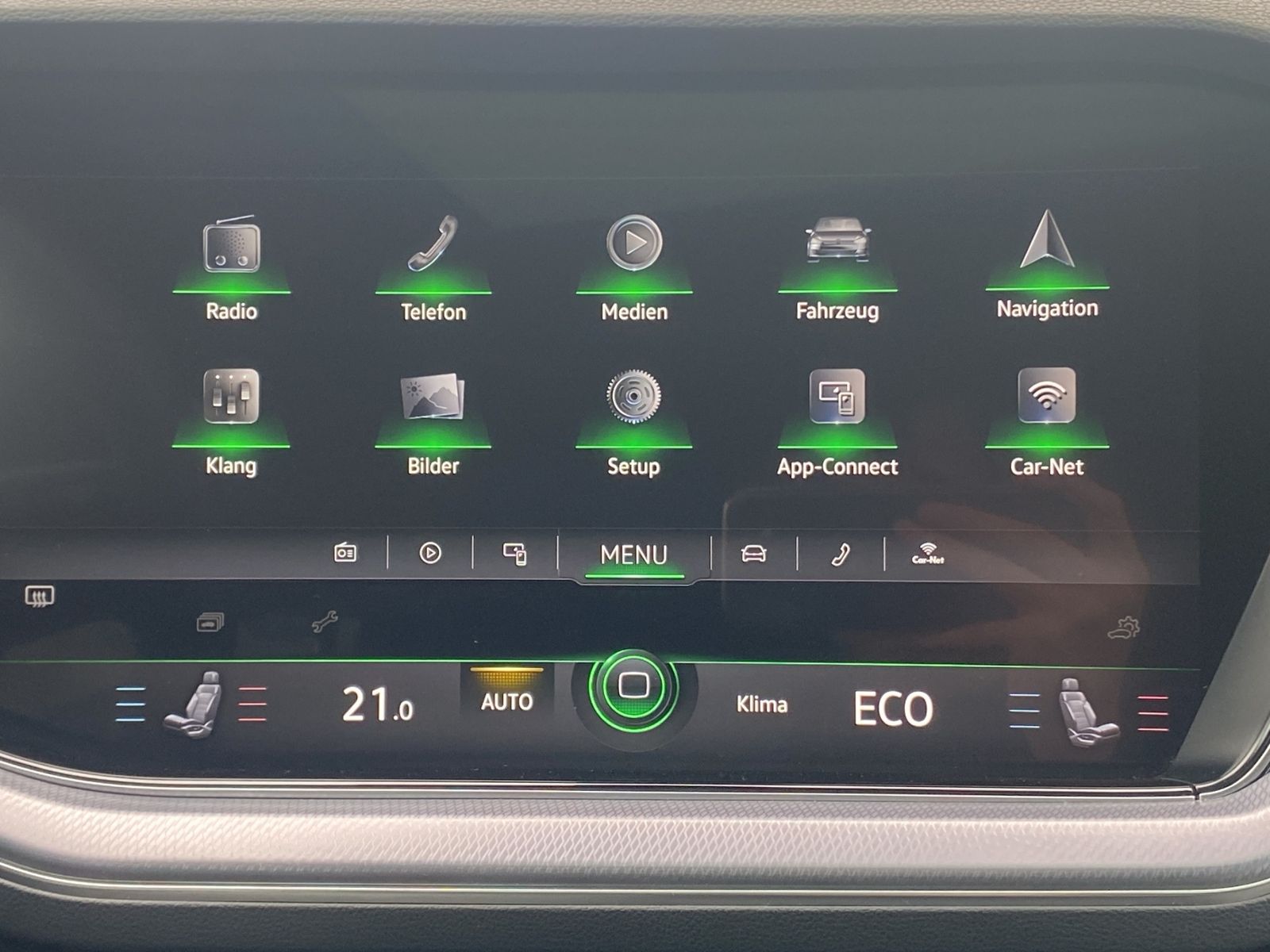 Volkswagen Touareg 3.0 TDI R-Line 4Motion - Samsaru's Car Outlet