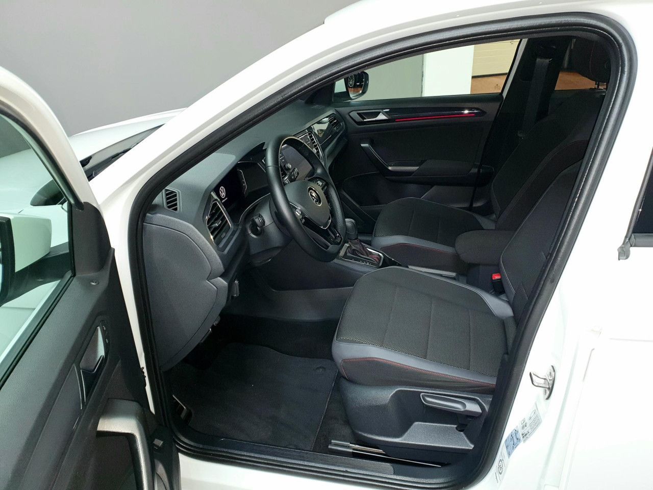 Volkswagen T-Roc 1.5 TSI DSG - Samsaru's Car Outlet