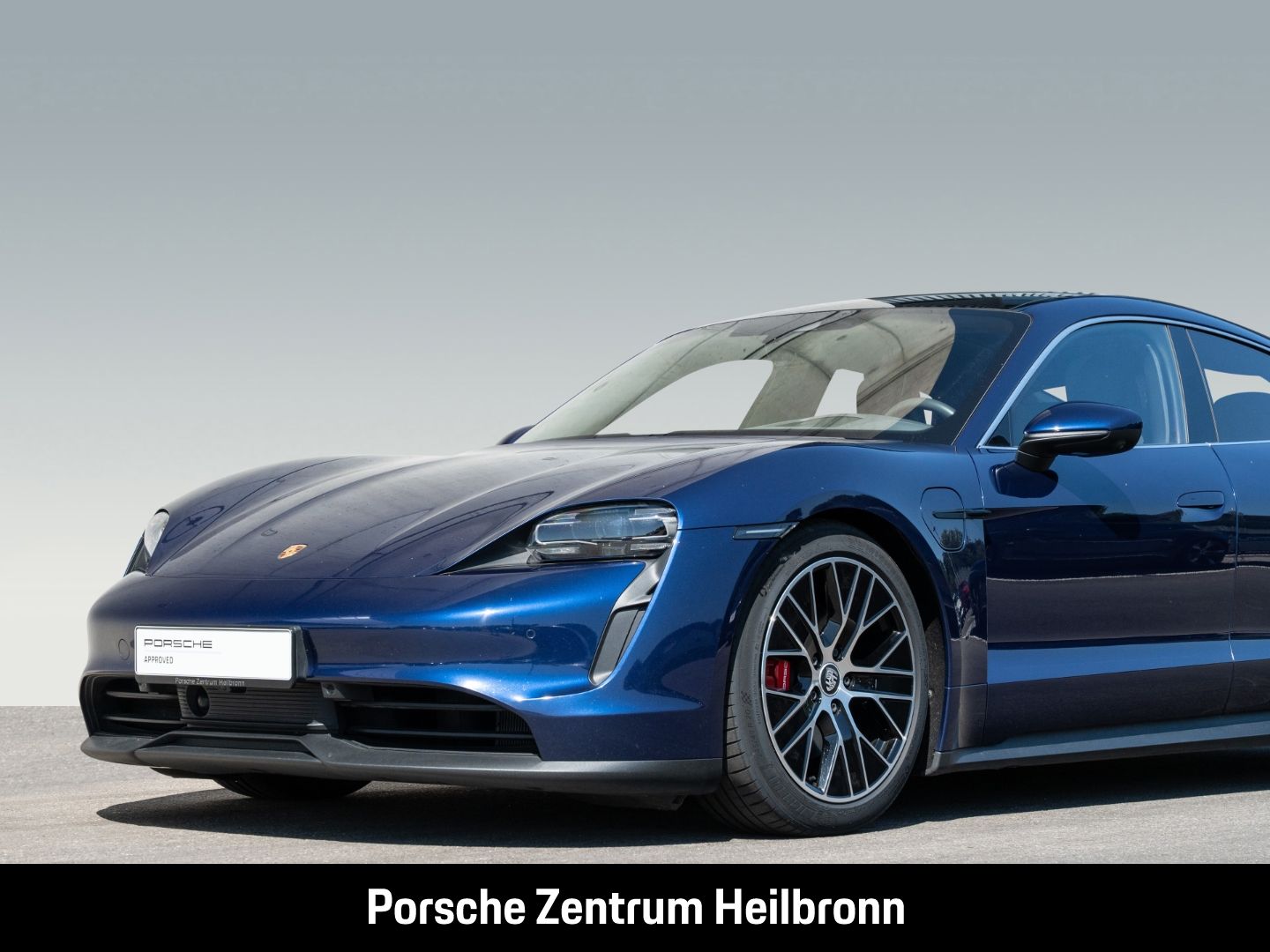 Porsche Taycan 4S Enzianblau Panoramadach Luftfederung