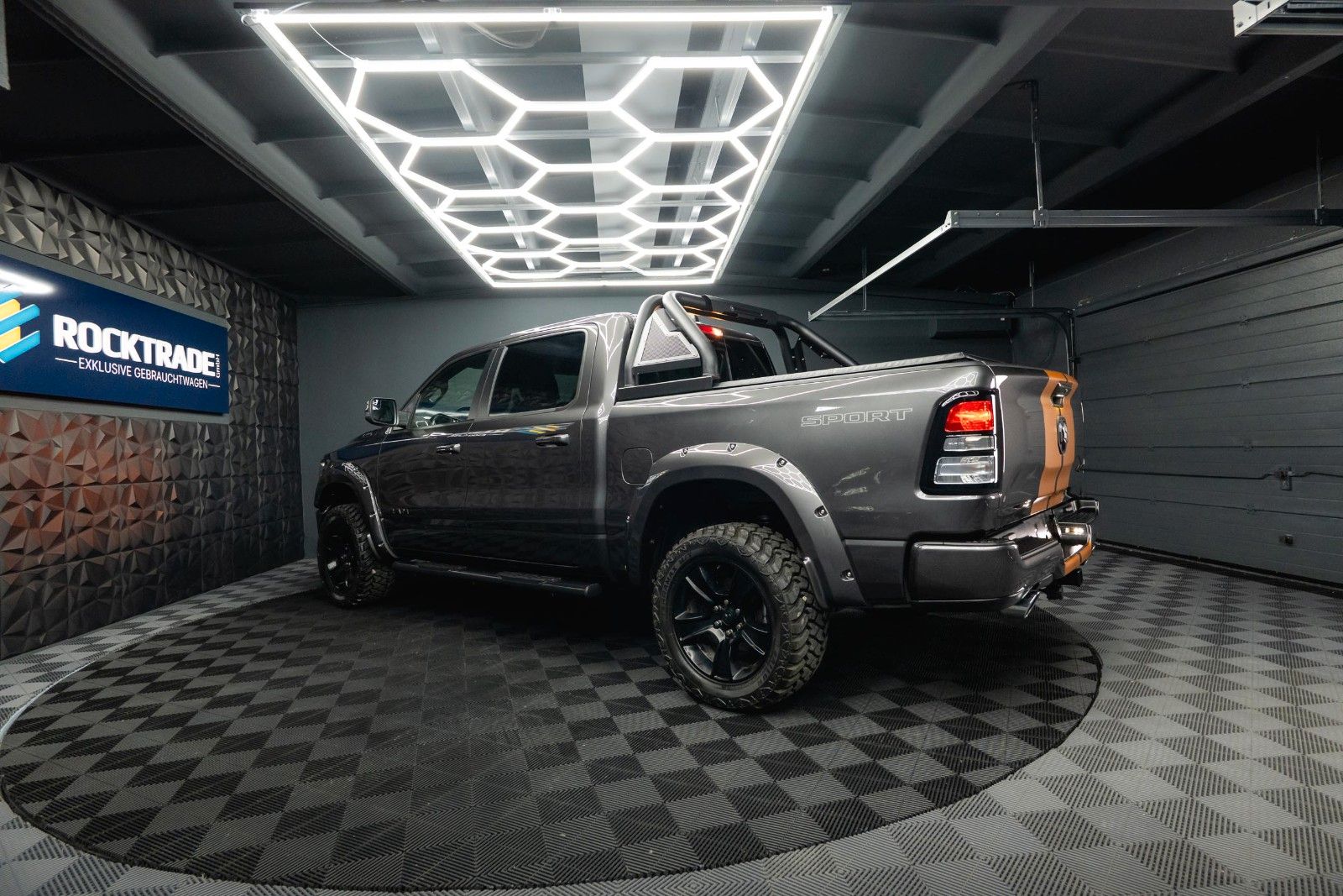 Dodge RAM 5.7 V8 HEMI 4x4 OFFROAD Night-Paket *LED*19%