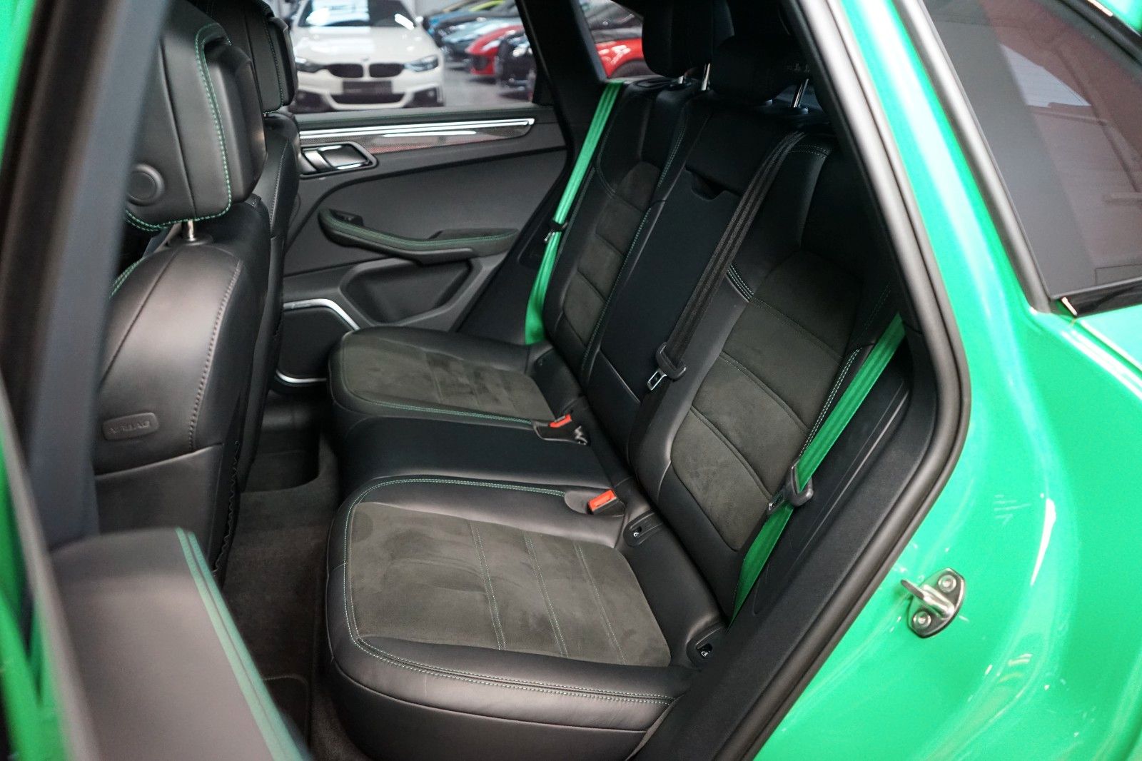 Porsche GTS - Samsaru's Car Outlet