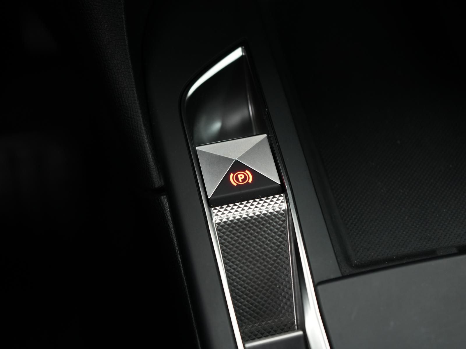DS Automobiles DS3 Performance Line LED,NAVI,HUD,APP,ACC,TOTW
