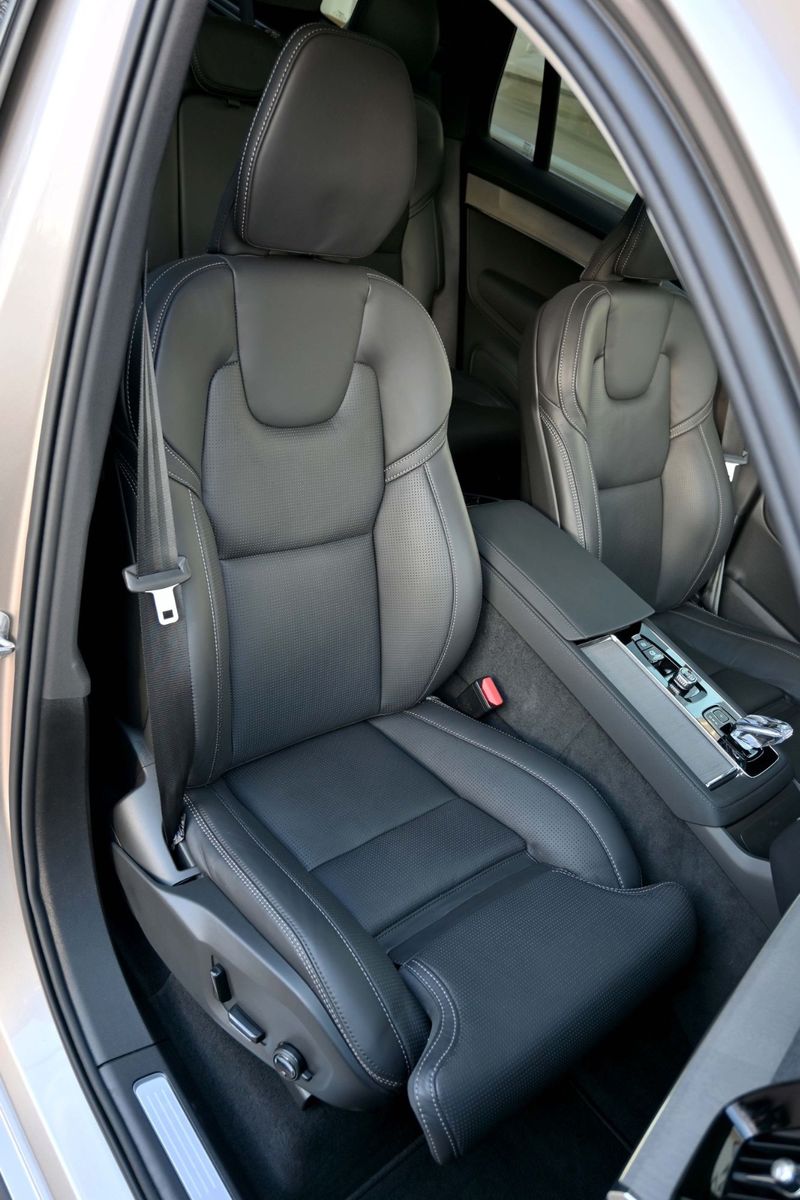 Volvo XC90 AWD T8/ B&W/ AIR/ LUXURY/ 360C/ DARK/FULL