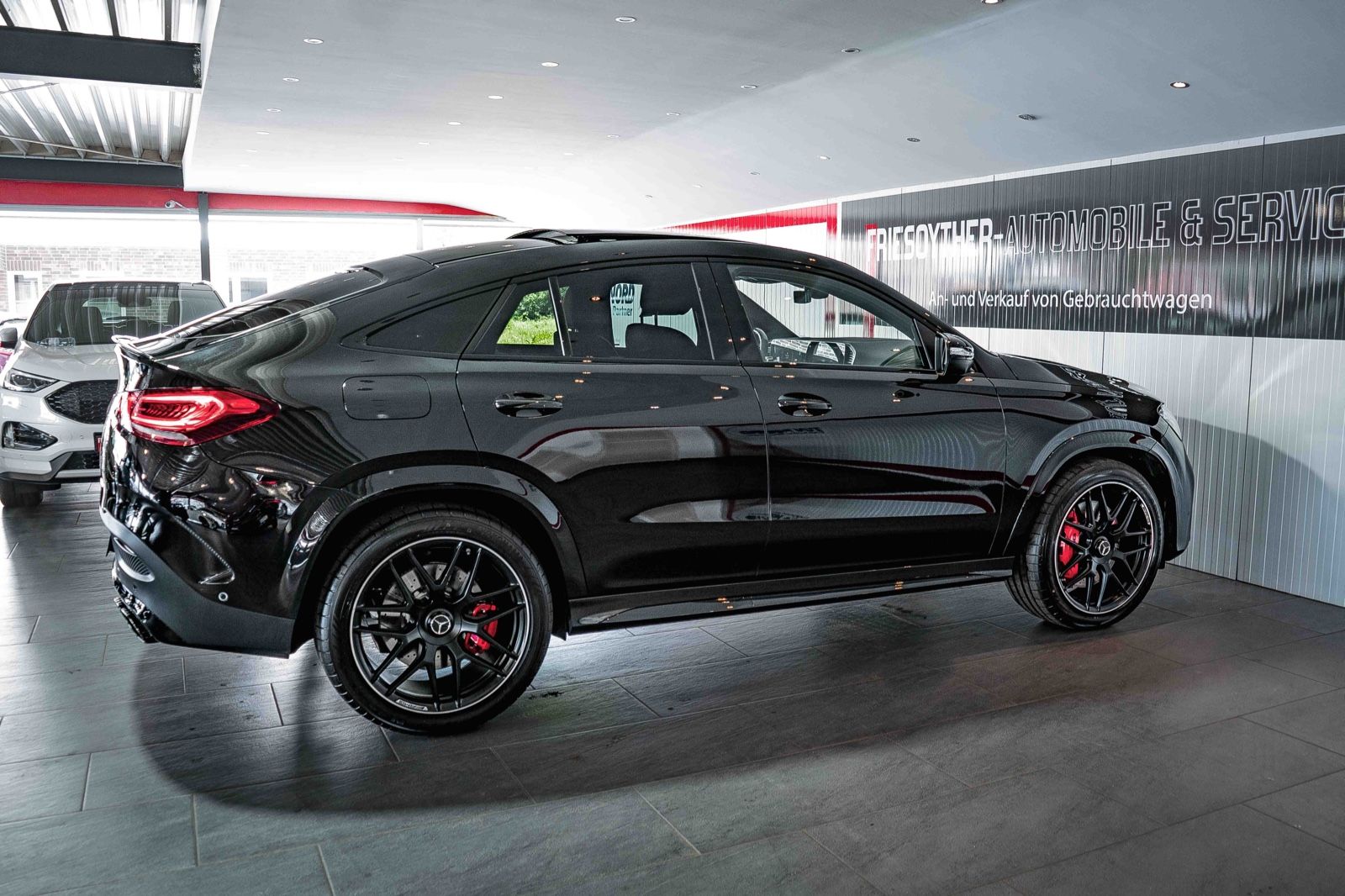Mercedes-Benz GLE 63 S AMG 4M+ Coupe Panorama Carbon HUD Night