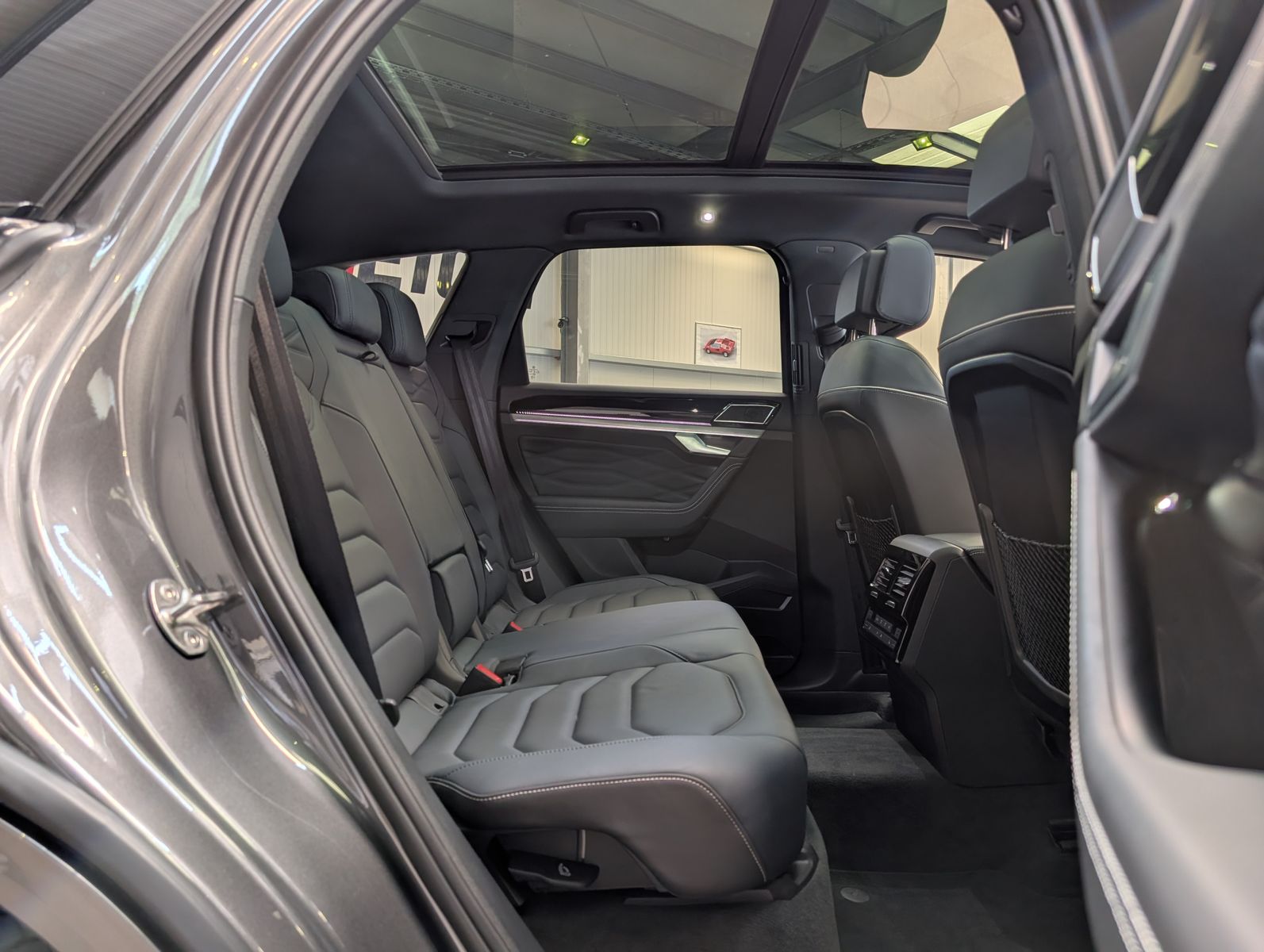 Volkswagen Touareg 3.0TDI 4M R-Line VOLL Black 22" UPE 114T