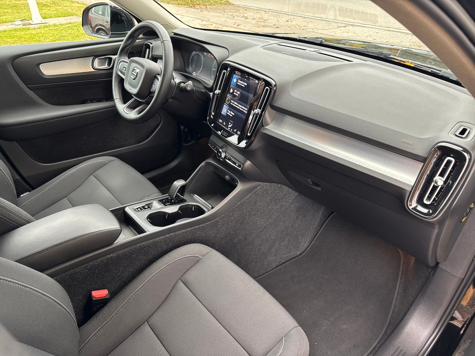 Volvo XC 40 Core Recharge Plug-In,  TEMPOMAT , AHK