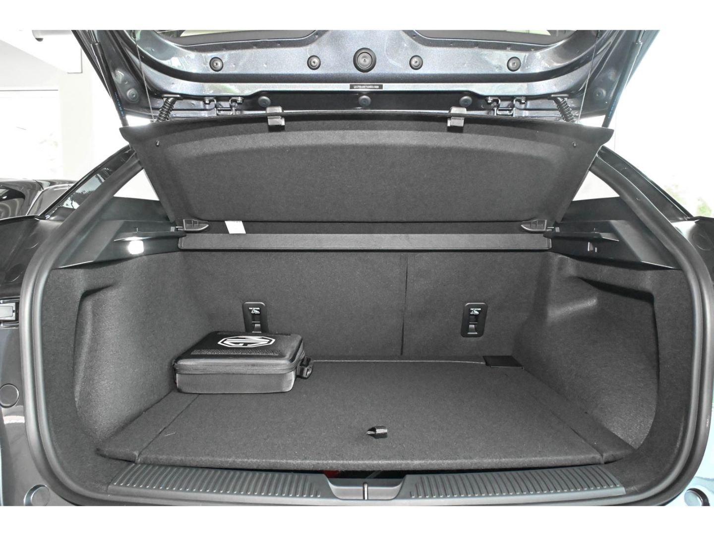 MG4 LUXURY 64 kWh+NAV+PILOT+360 °+LED+DAB + APPL