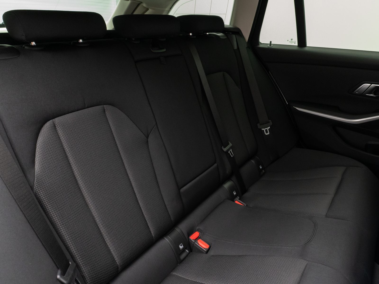 BMW 330e - Samsaru's Car Outlet