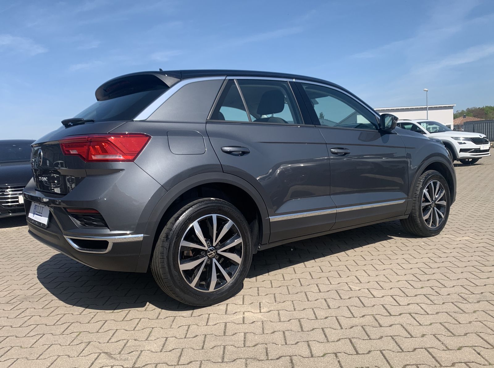 Volkswagen T-Roc 2.0 TDI Style - Samsaru's Car Outlet