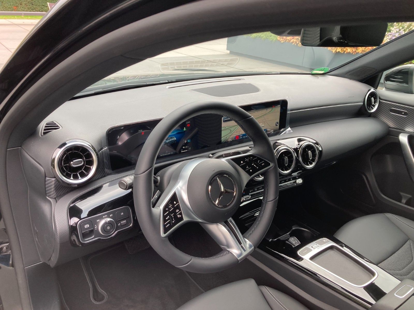 Mercedes-Benz A 250 e - Samsaru's Car Outlet