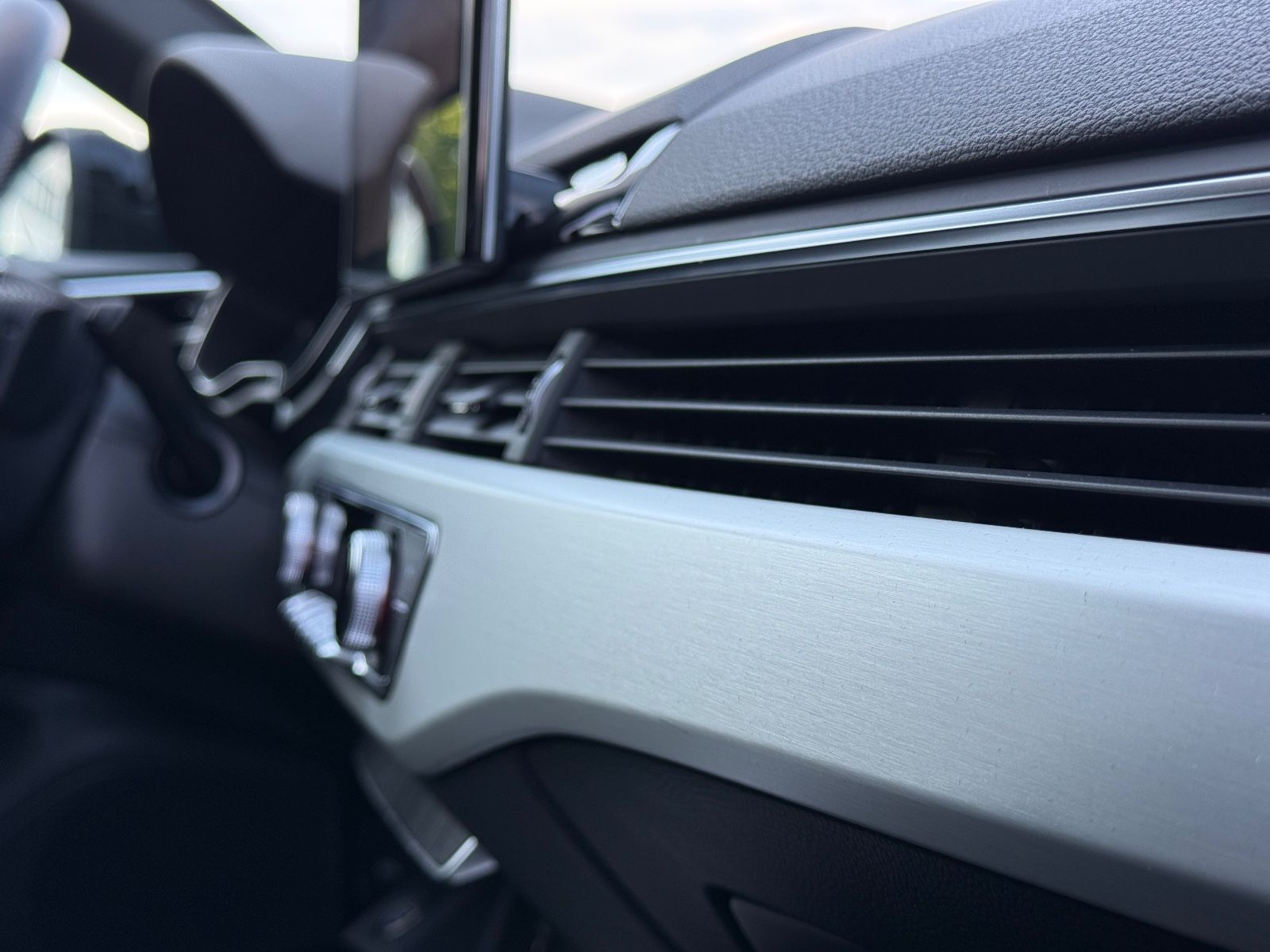Audi A4 Avant 40 TDI S-Line - Samsaru's Car Outlet
