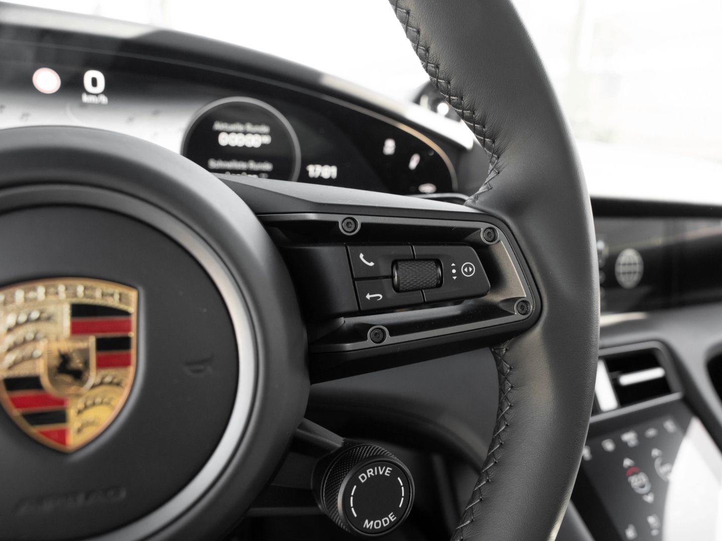 Porsche Taycan Turbo SportDesign u. Sport Chrono Paket