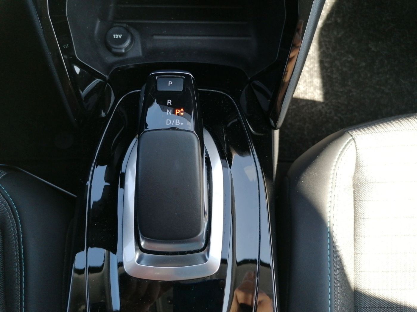 Peugeot 208 e- Allure - Samsaru's Car Outlet