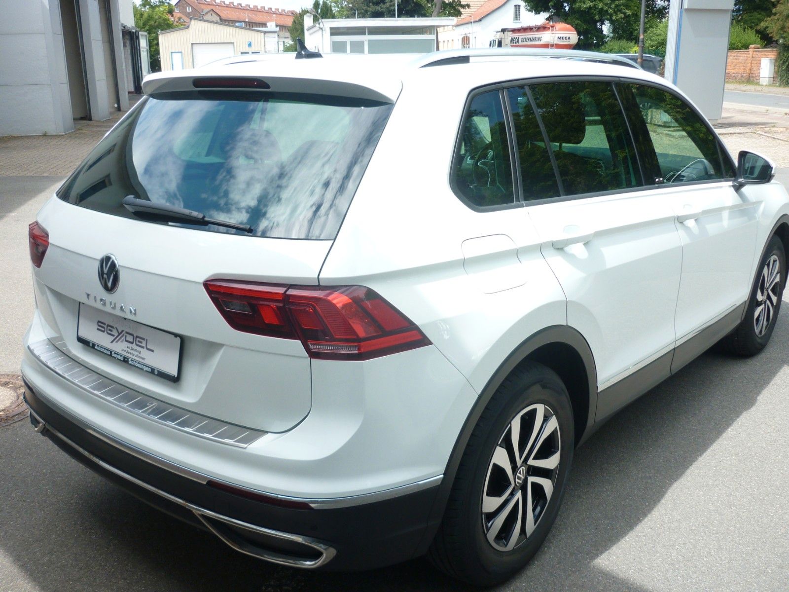 Volkswagen Tiguan 1.5 TSI Active - Samsaru's Car Outlet