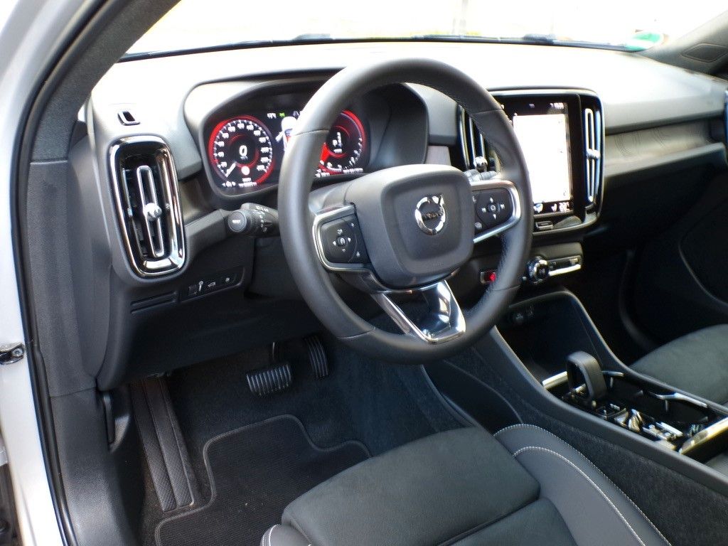 Volvo XC40 T4"Plus Dark"/Standheizung/Memory/Kam./H&K
