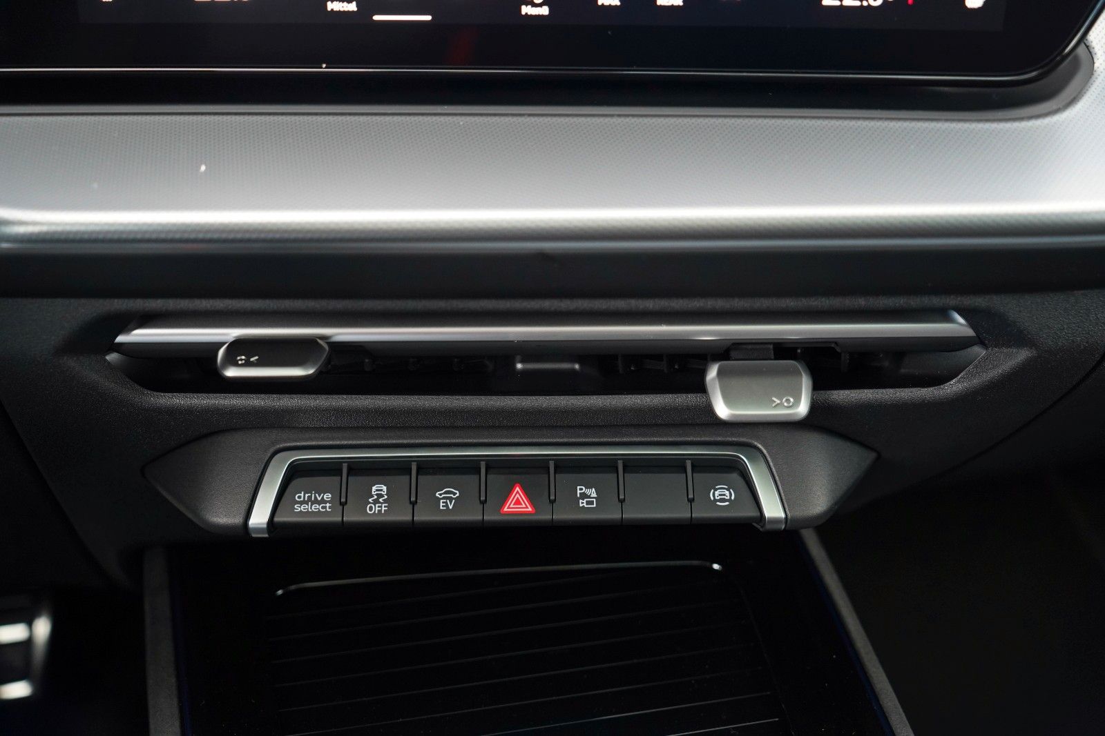 Audi Q3 SUV e-hybrid AHK S-LINE PANO TECH PRO MATRIX