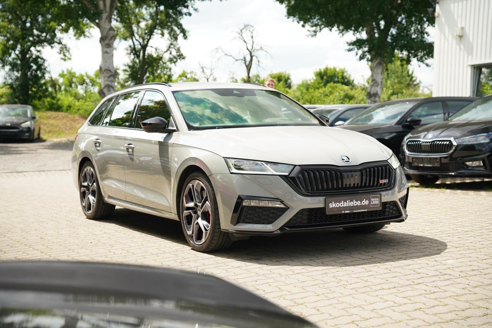 Skoda OCTAVIA COMBI 2.0TSI DSG - Samsaru's Car Outlet