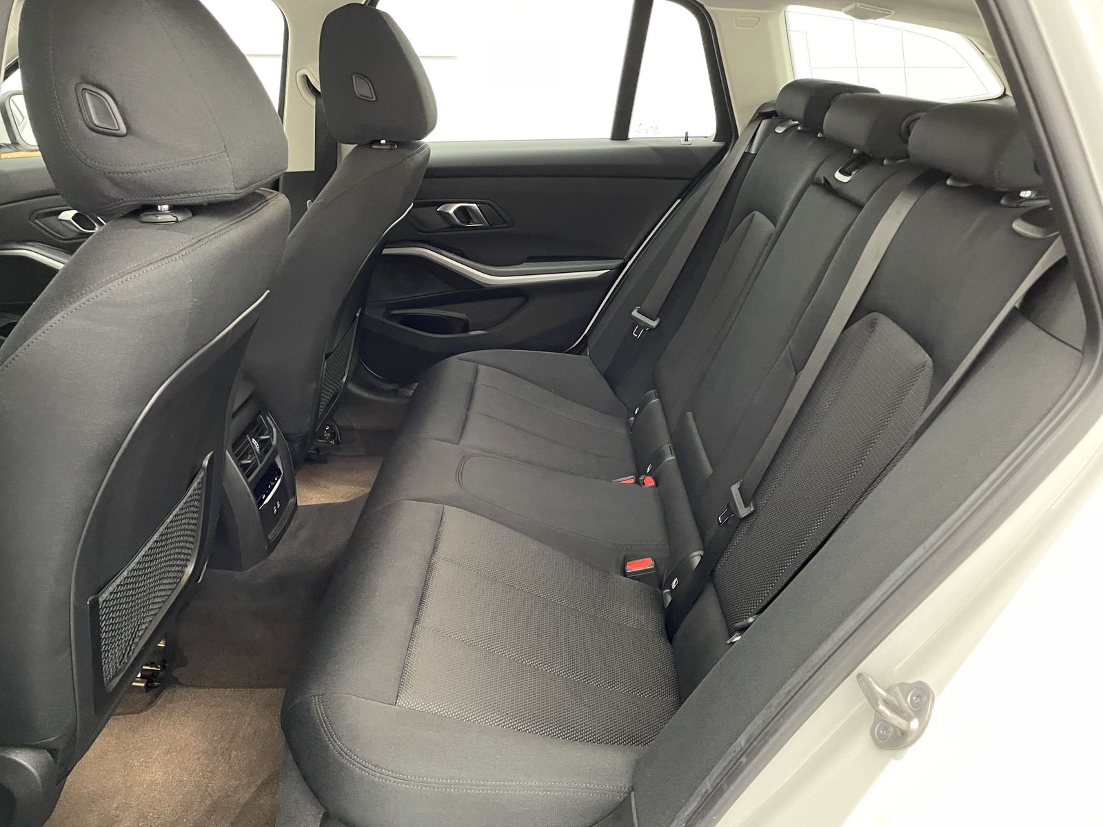 BMW 318d - Samsaru's Car Outlet