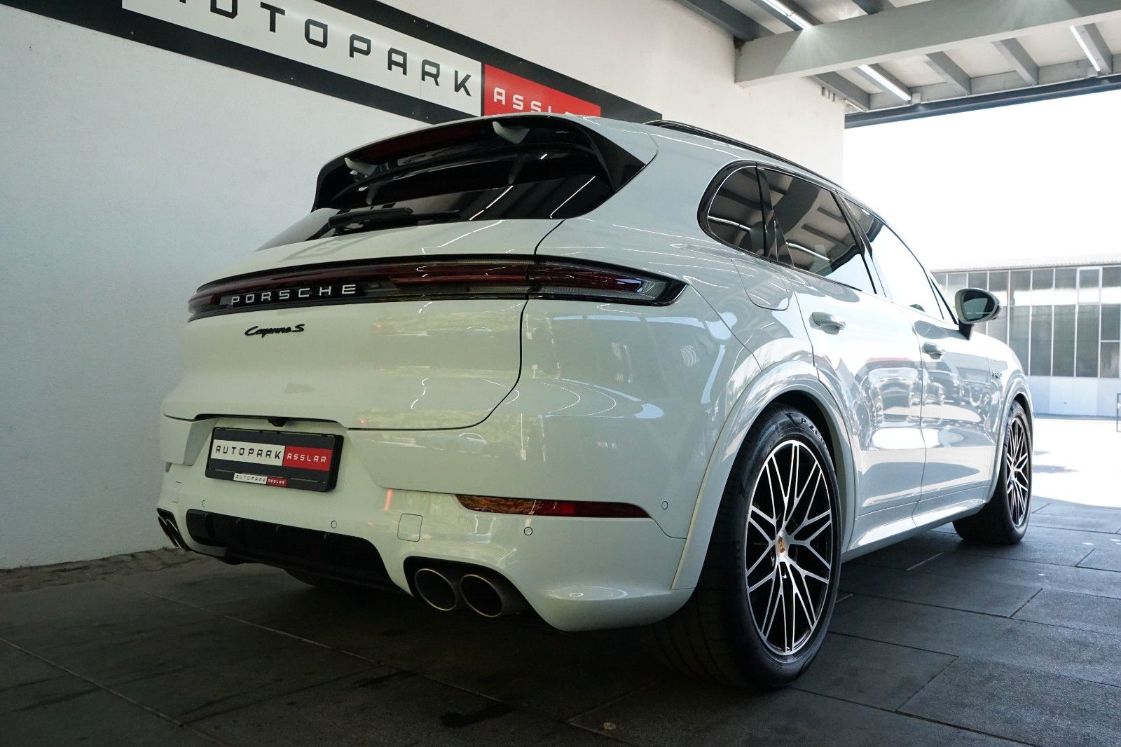 Porsche Cayenne S E-Hybrid/SportDesign/HD/PDCC/Mega-Spec