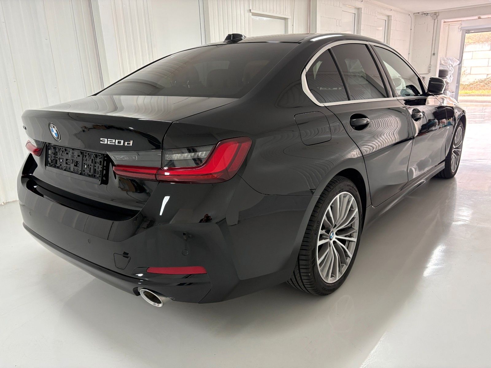 BMW 320 d xDrive /Curved-Display/LED/AHK/18"