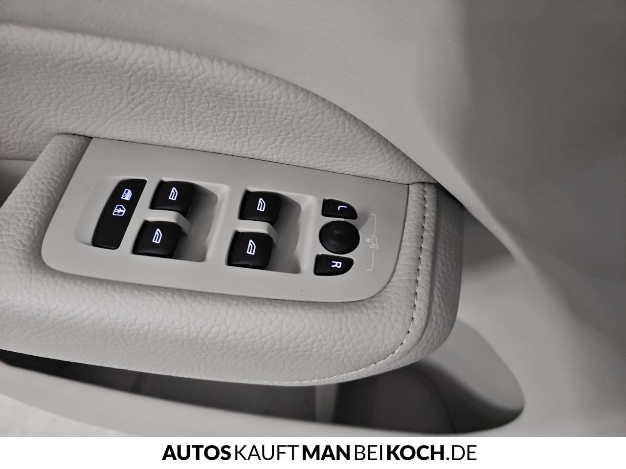 Volvo XC60 T6 AWD Inscription - Samsaru's Car Outlet
