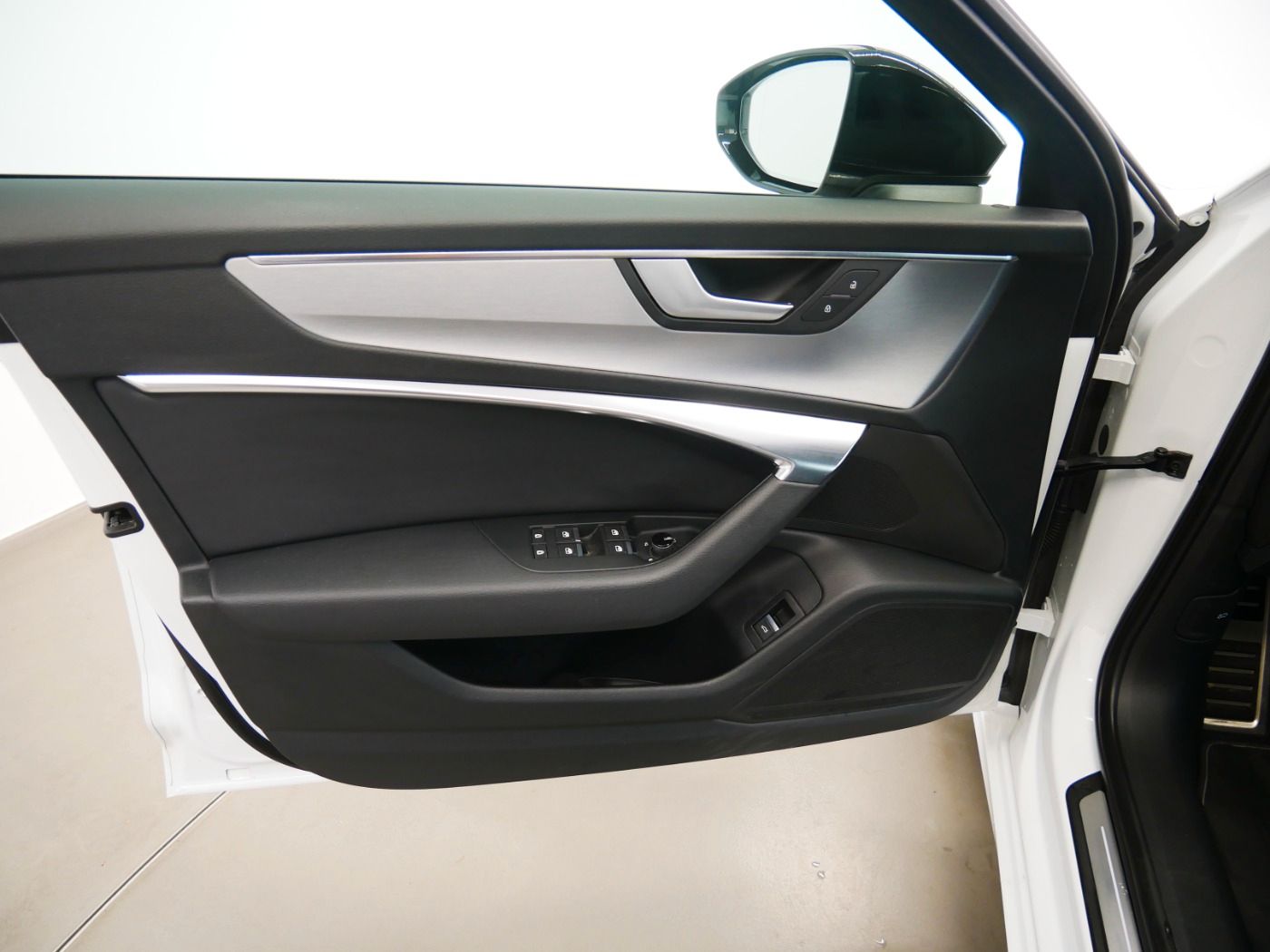 Audi A6 Avant 45 TFSI S line - Samsaru's Car Outlet