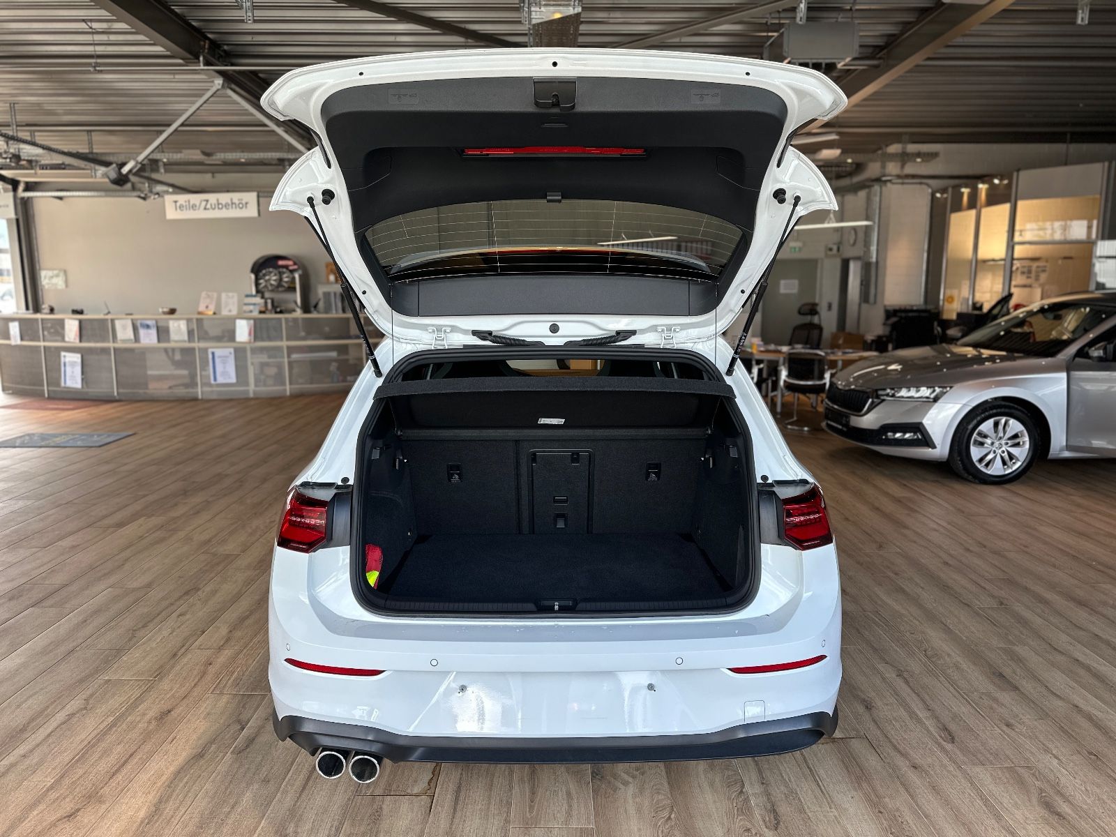 Volkswagen Golf 8 Lim. GTD - Samsaru's Car Outlet