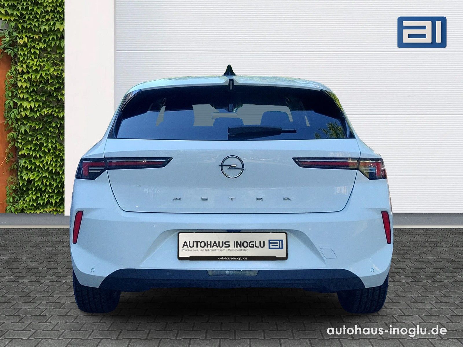Opel Astra 1.2 Business Edition - Samsaru's Car Outlet