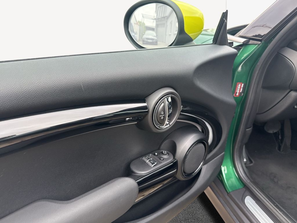 MINI Cooper SE Classic - Samsaru's Car Outlet