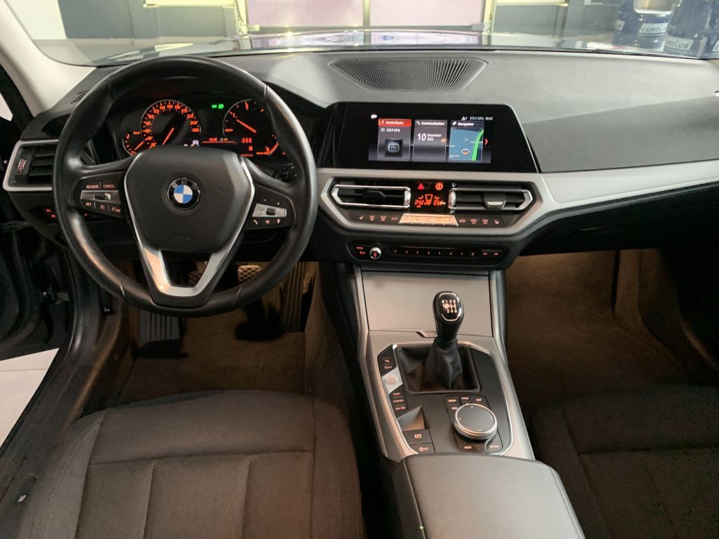 BMW 318d Touring Advantage - Samsaru's Car Outlet