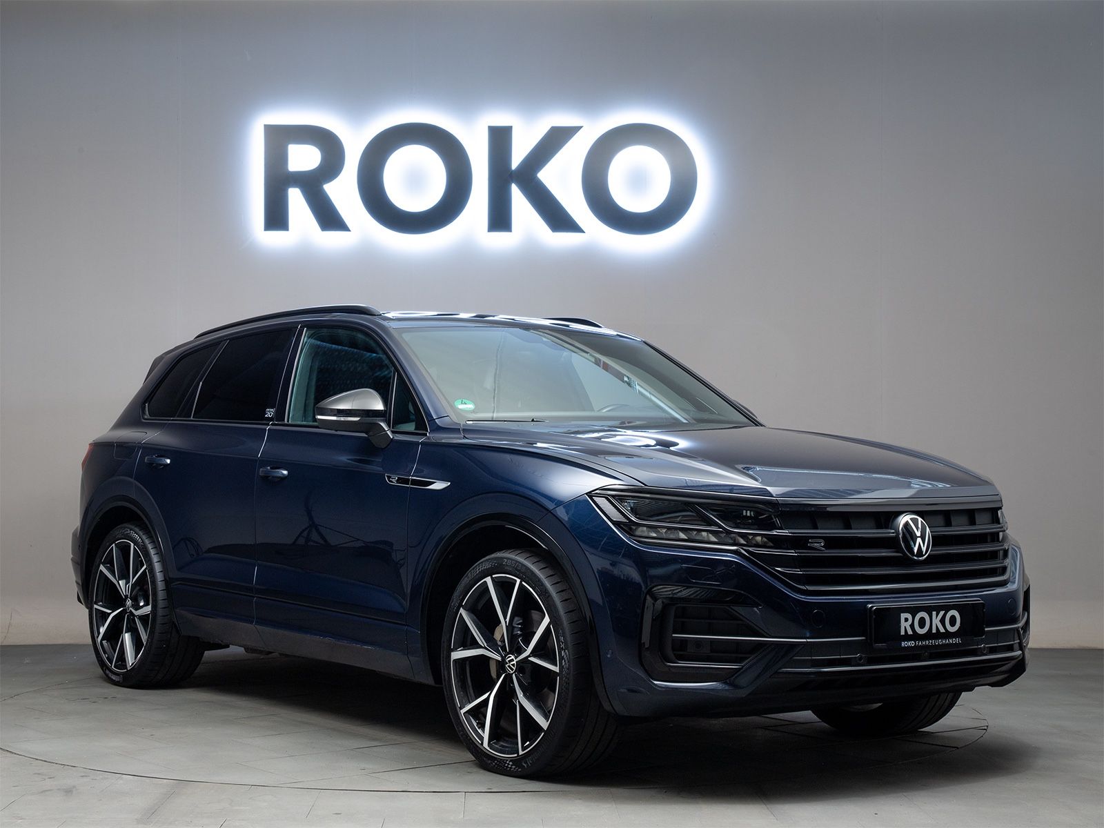 Volkswagen Touareg R-Line EDITION20 - Samsaru's Car Outlet