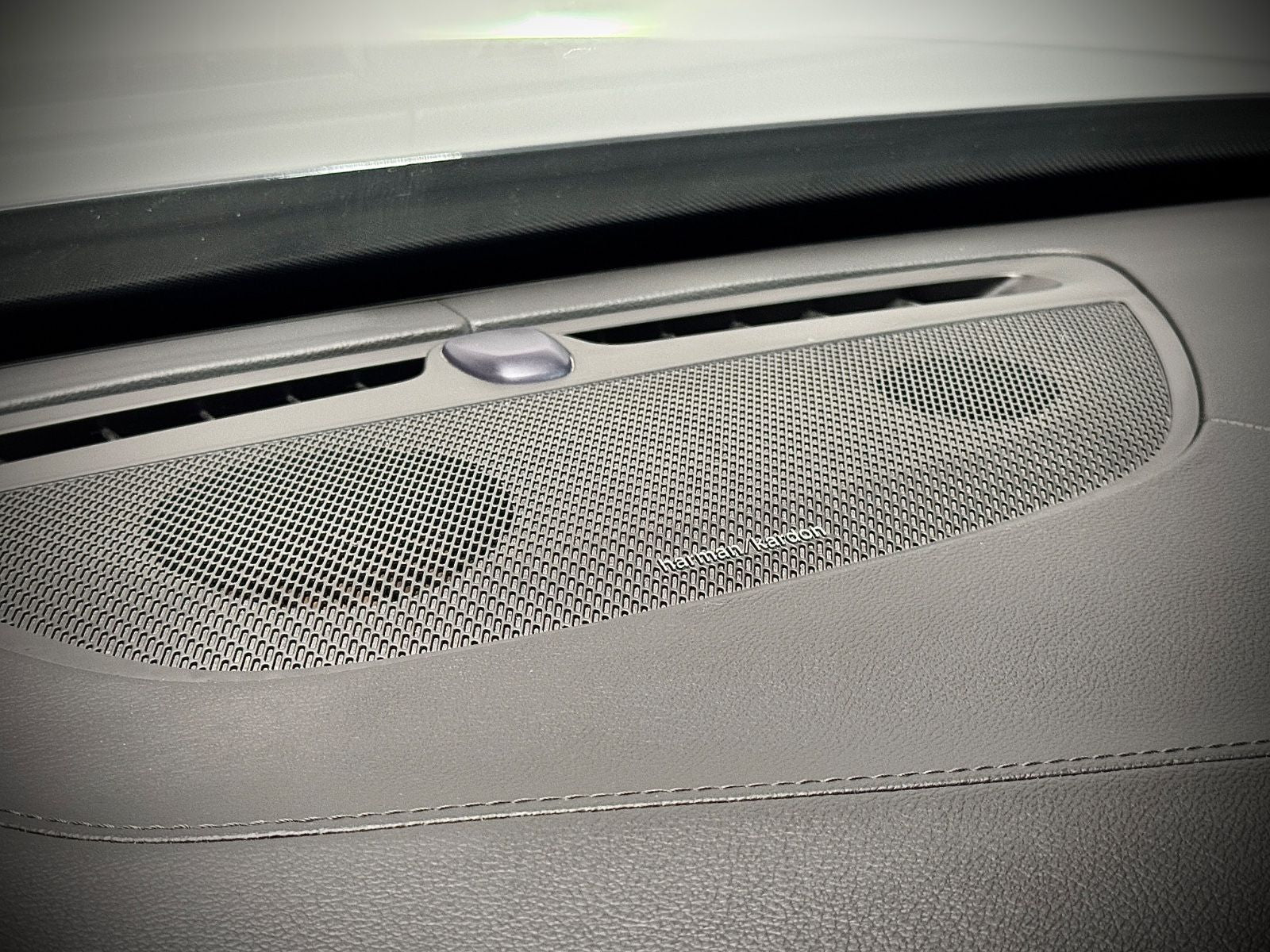 Volvo XC90 R-Design AWD - Samsaru's Car Outlet