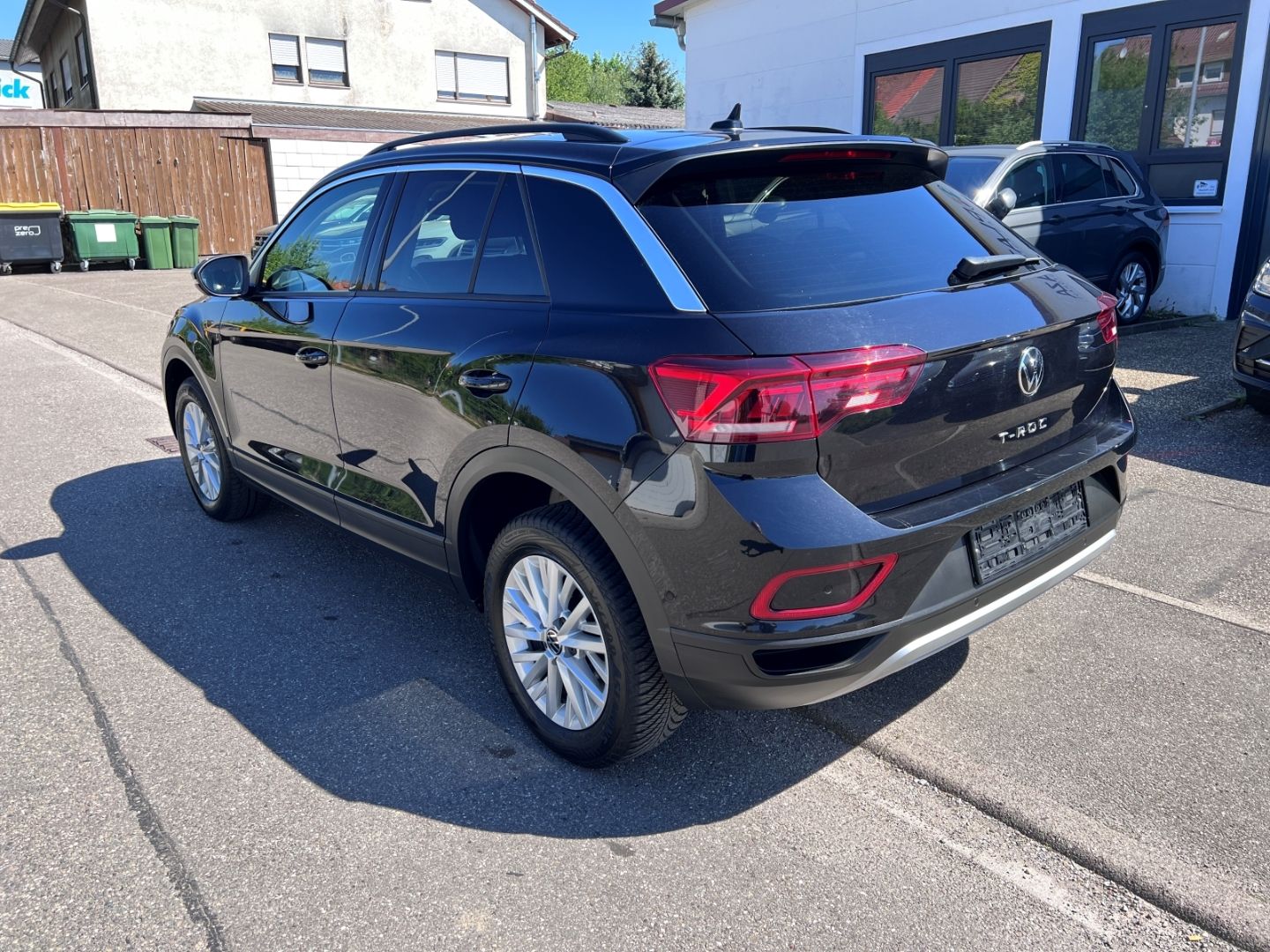 Volkswagen T-Roc 1.0 TSI Life - Samsaru's Car Outlet
