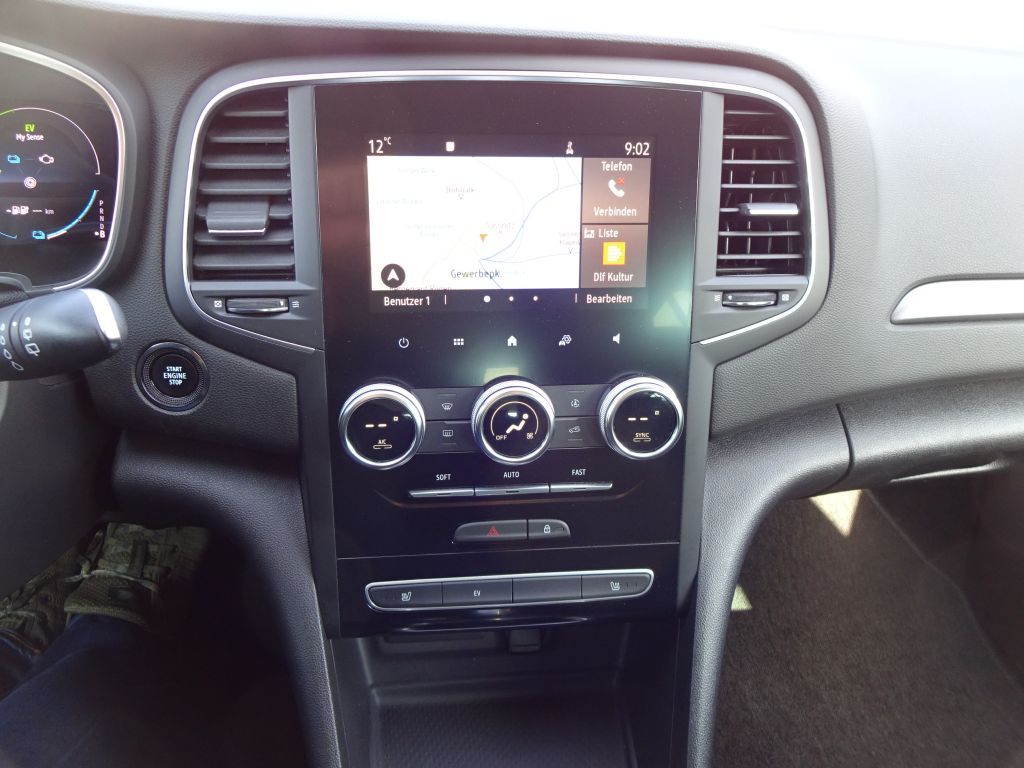 Renault Megane Grandtour E-TECH Plug-in - Samsaru's Car Outlet