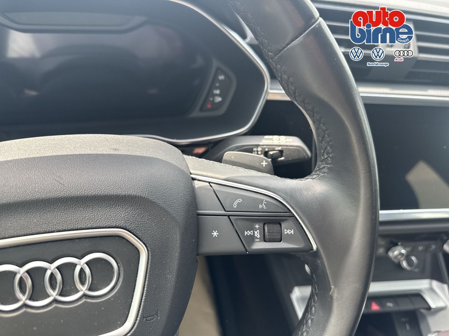 Audi Q3 40 TFSI quattro advanced - Samsaru's Car Outlet