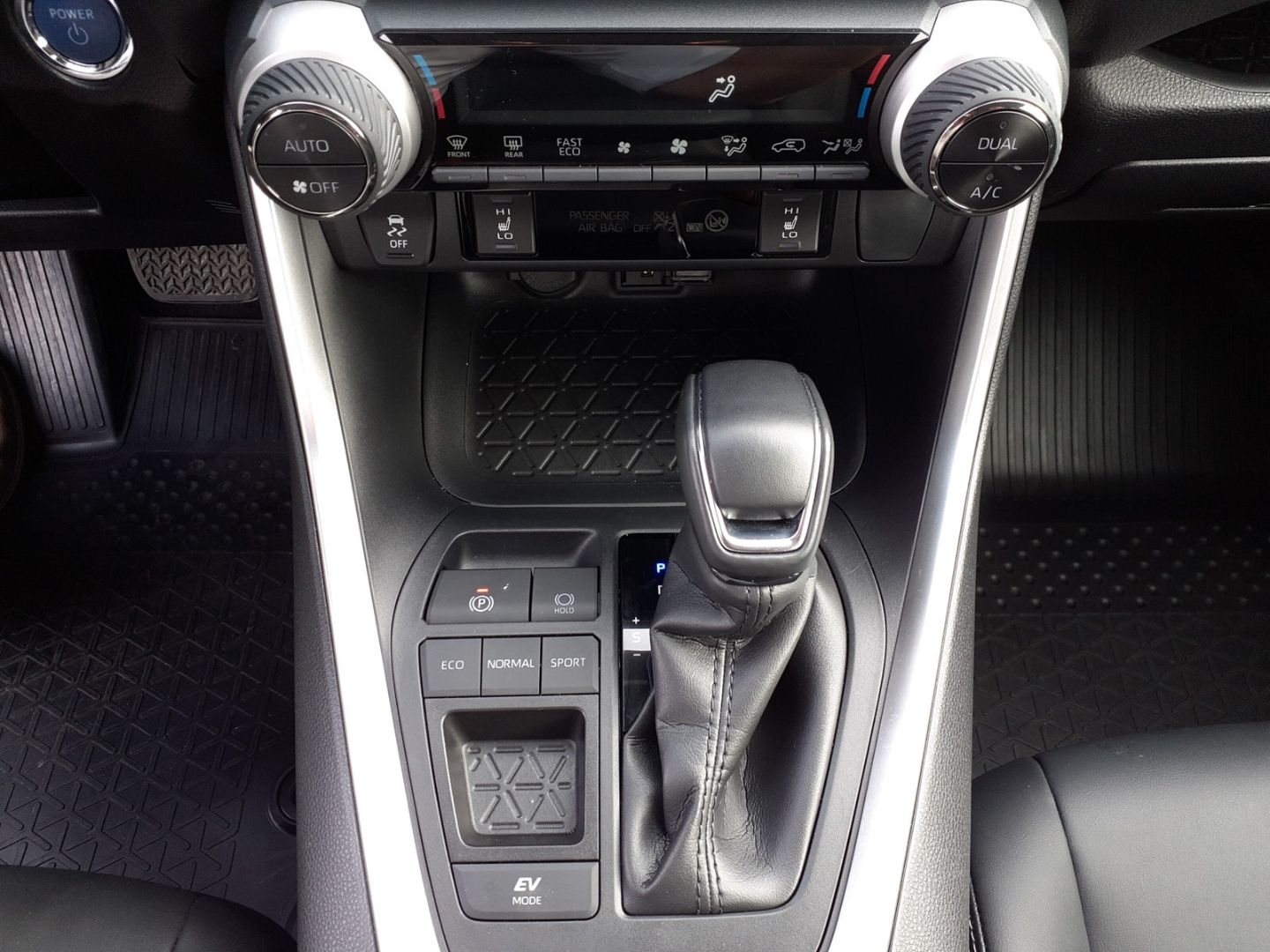 Toyota RAV 4 H3 Business AWD - Samsaru's Car Outlet