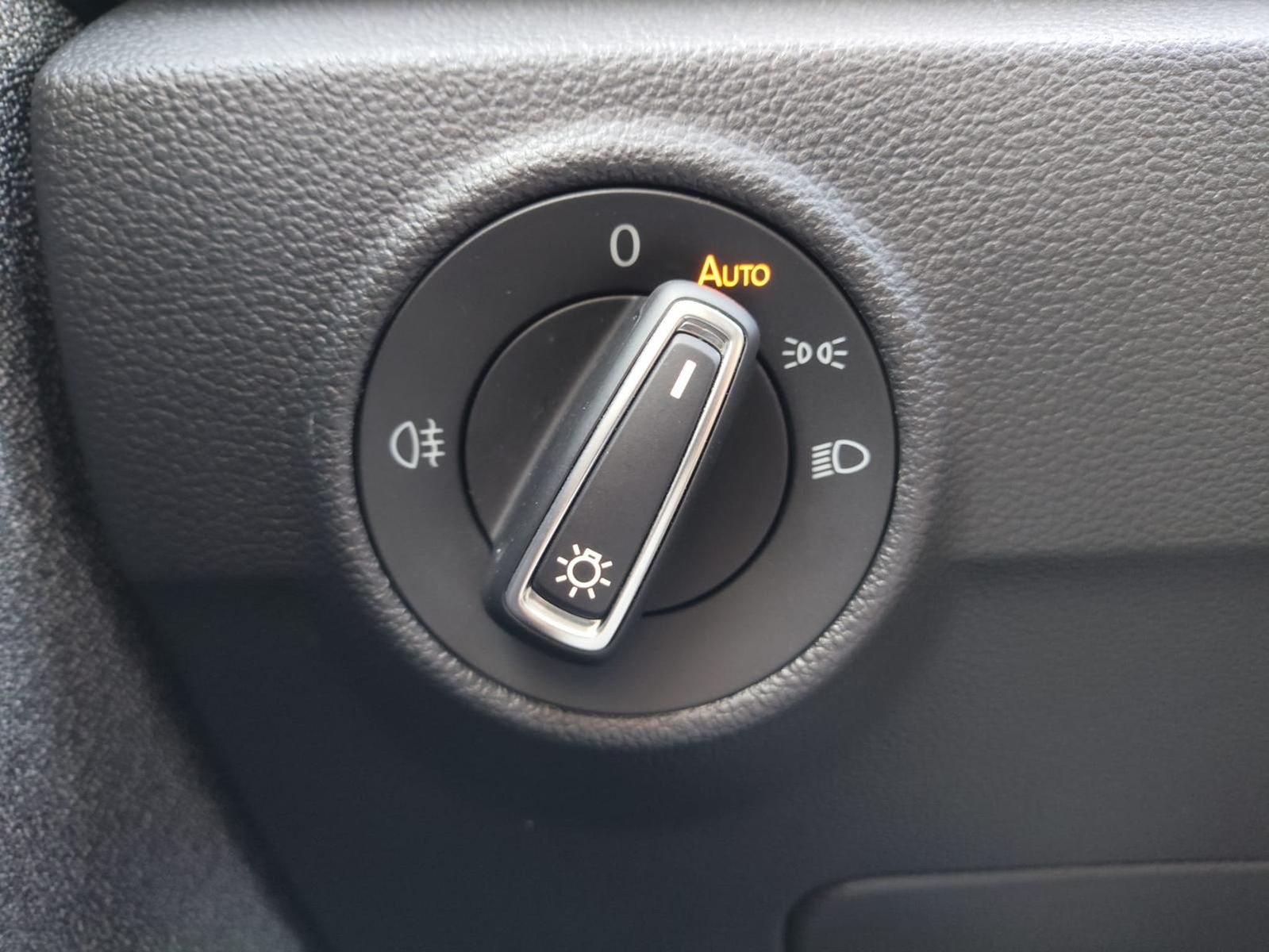 Volkswagen T-Roc 1.0 TSI Move - Samsaru's Car Outlet