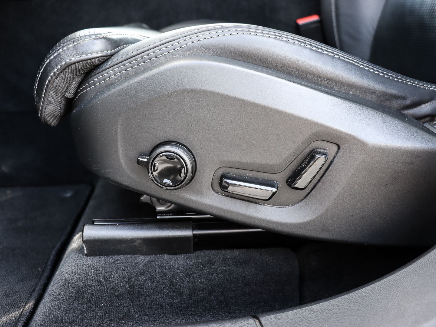 Volvo XC60 Ultimate Dark AWD B4 Diesel EU6d HUD StandH