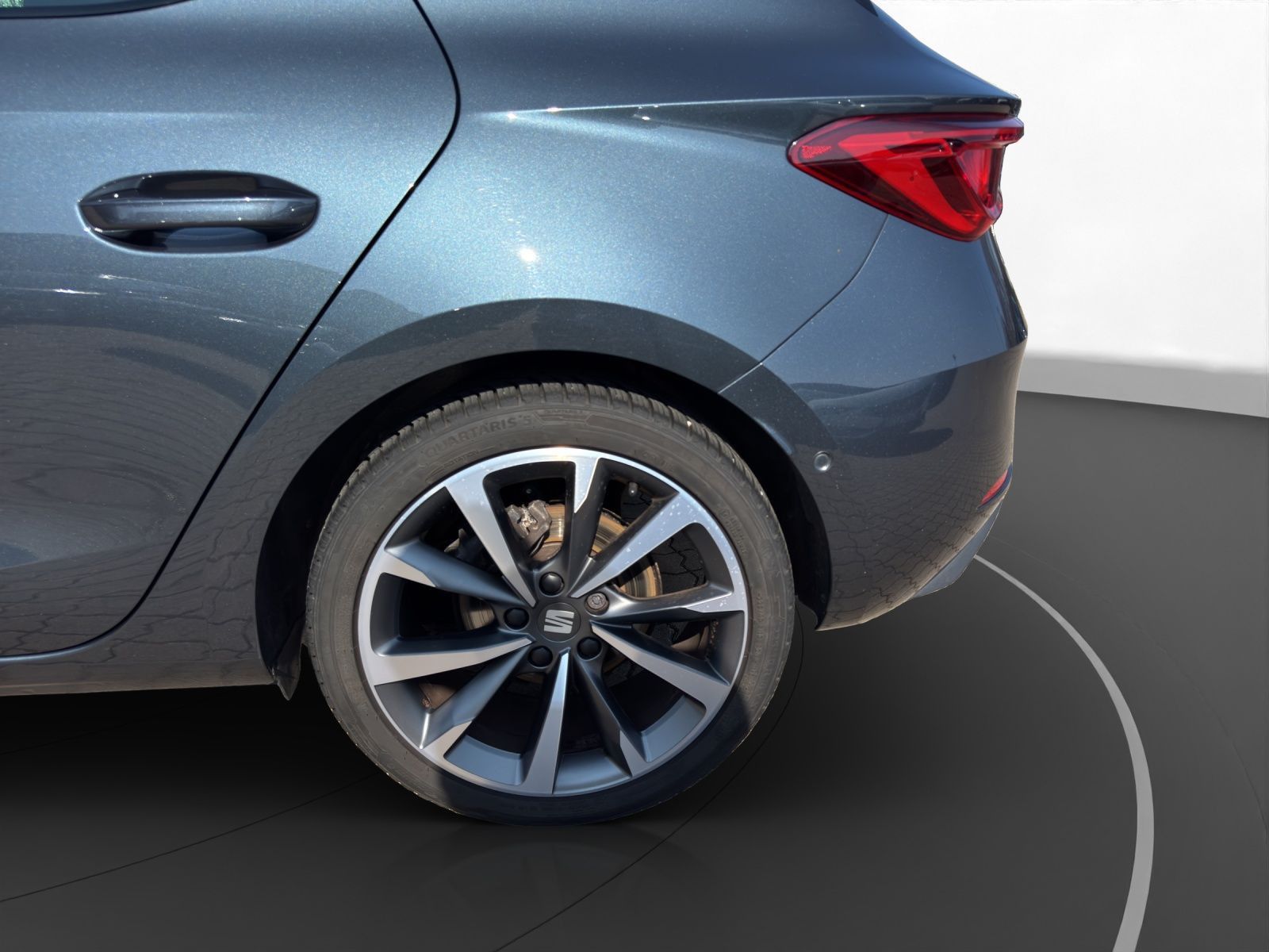 Seat Leon 2.0 TDI FR AHK Pano LED LM 18" Navi PDC vo+