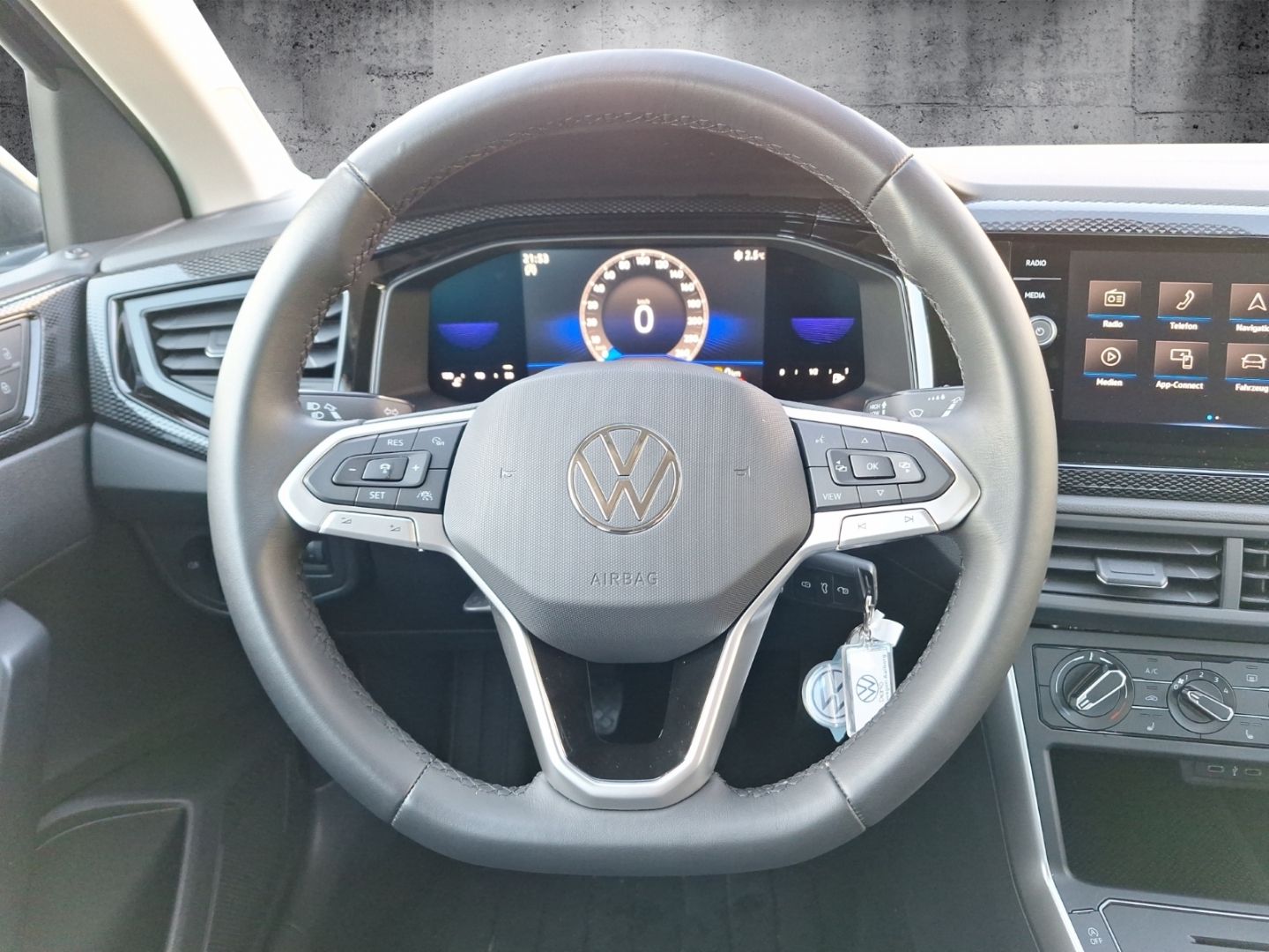 Volkswagen Taigo 1.0 TSI Life - Samsaru's Car Outlet
