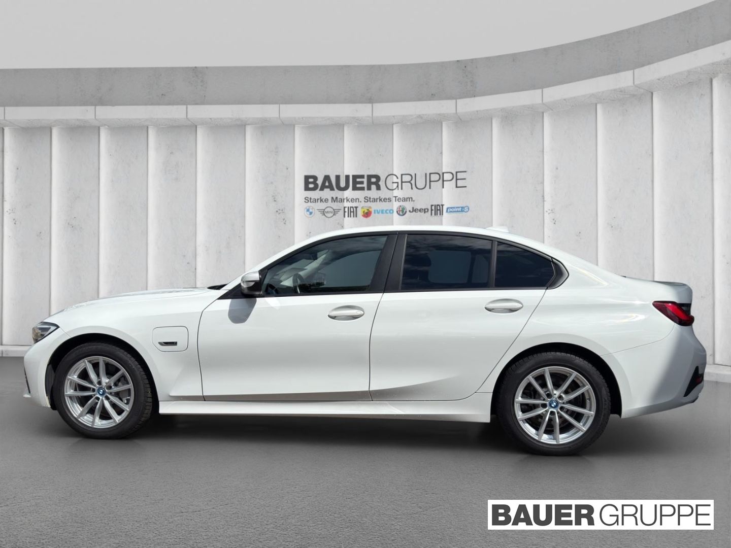 BMW 330 e xDrive Advantage - Samsaru's Car Outlet