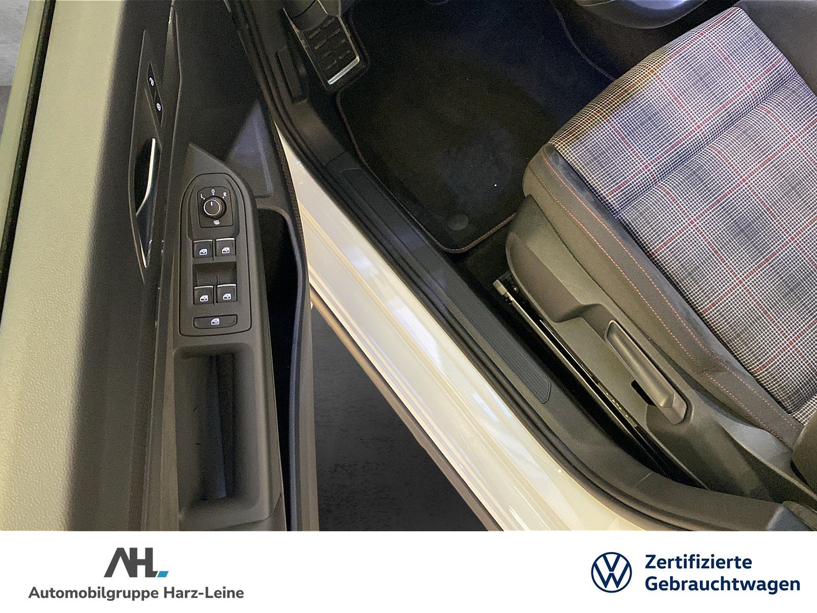 Volkswagen Golf GTI VIII 2.0 TSI DSG - Samsaru's Car Outlet