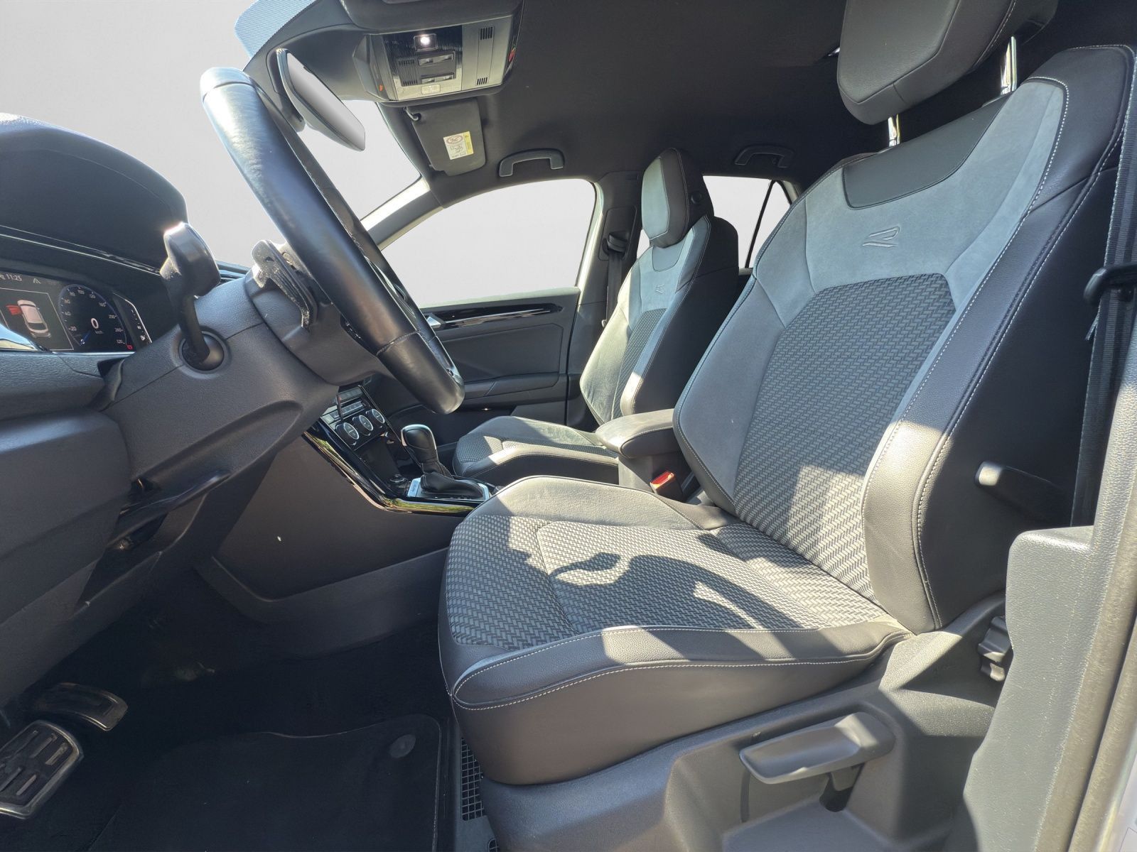 Volkswagen T-Roc R 2.0 TSI 4Motion - Samsaru's Car Outlet