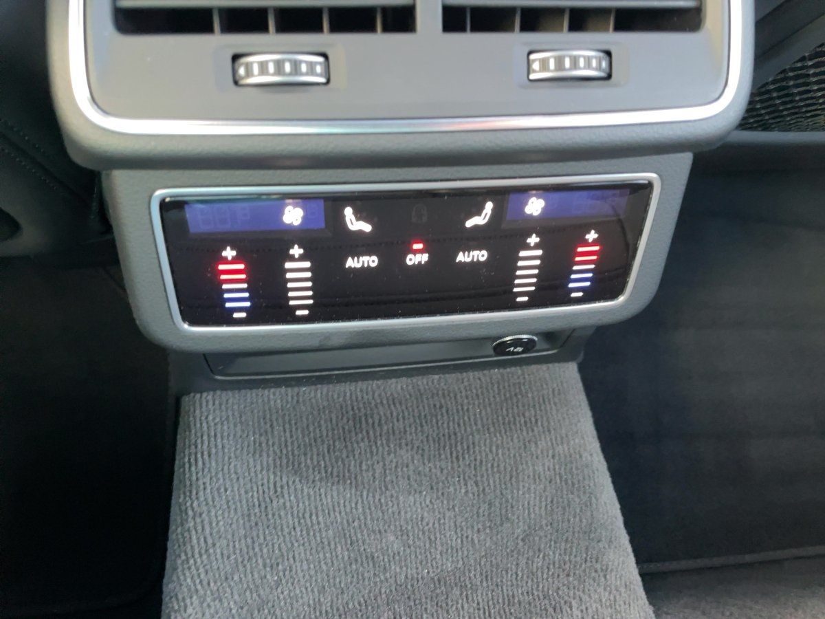 Audi RS 6 Avant 4.0 TFSI MATRIX+AHK+PANO+SHZ+VIRT