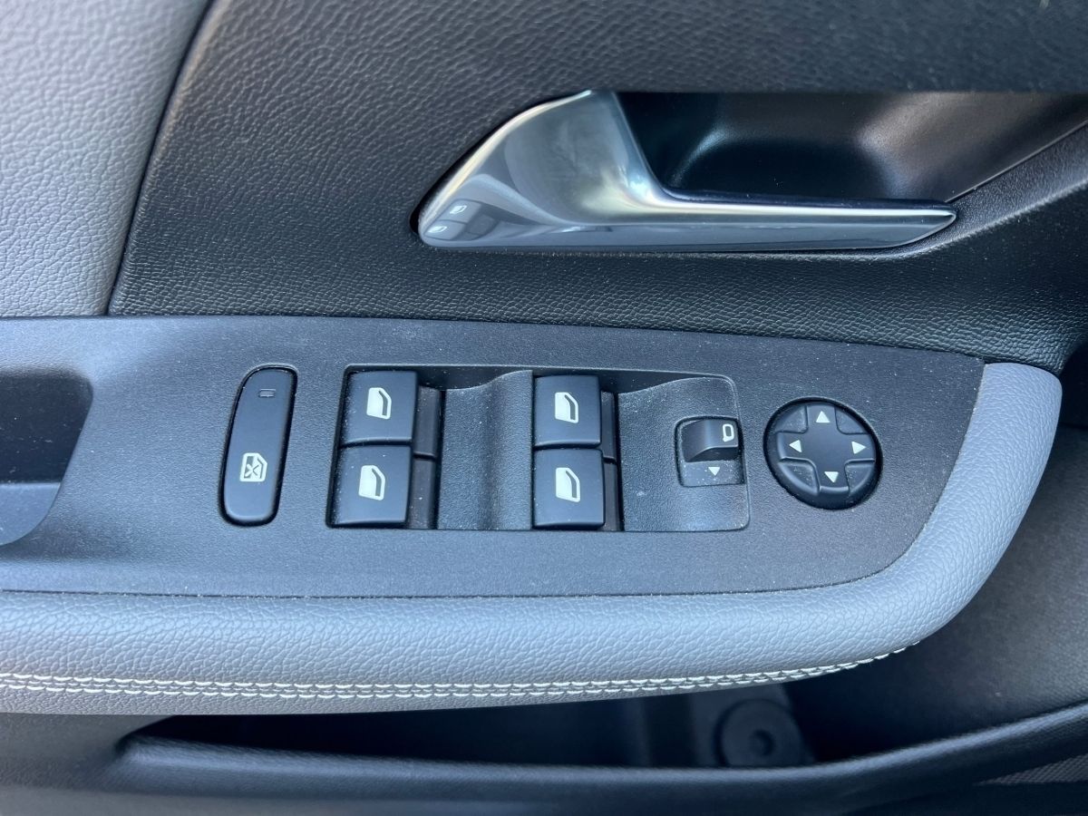 Opel Mokka-e Elegance - Samsaru's Car Outlet