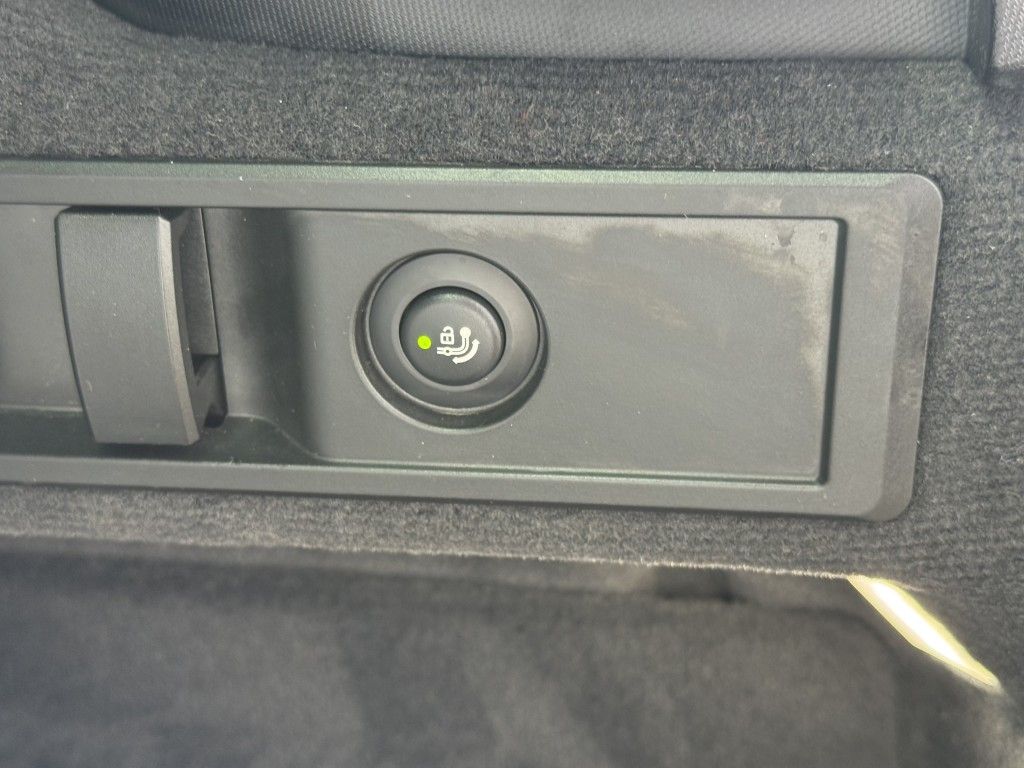 BMW 330 e Touring Aut. Advantage - Samsaru's Car Outlet
